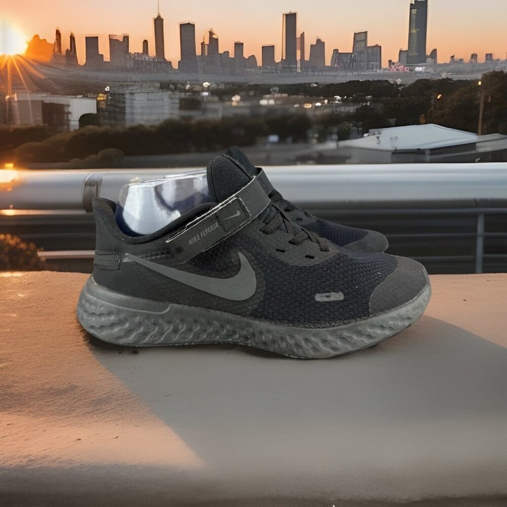 ✅Nike Revolution 4 Sneakers Youth Size 5Y Black Zip/Hook & Loop Athletic Shoes